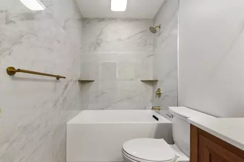 Bath - 1076 Chapel Rd, Monaca, PA 15061 photo 2 of 7