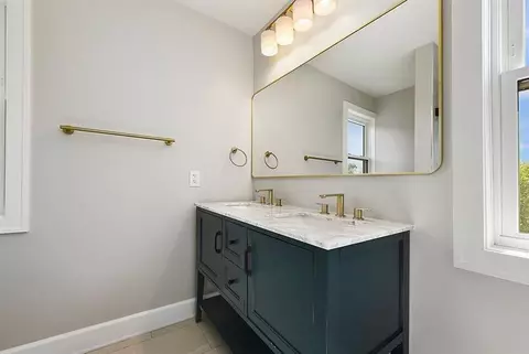 Bath - 1076 Chapel Rd, Monaca, PA 15061 photo 4 of 7