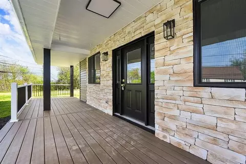 Exterior - 1076 Chapel Rd, Monaca, PA 15061 photo 3 of 6