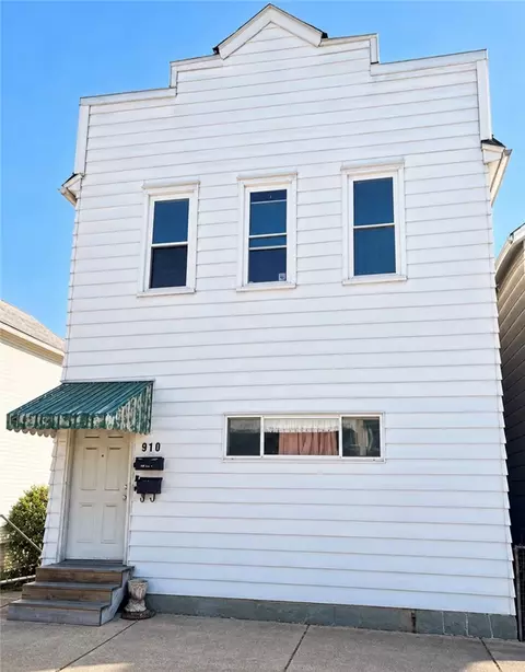 910 Fallowfield Ave, Charleroi, PA 15022