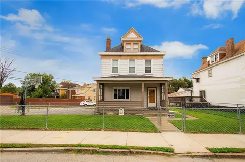 301 Russellwood Ave, Mckees Rocks, PA 15136