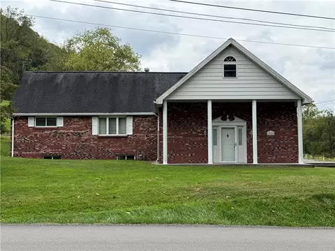 1308 Buckeye Rd, Mount Morris, PA 15349