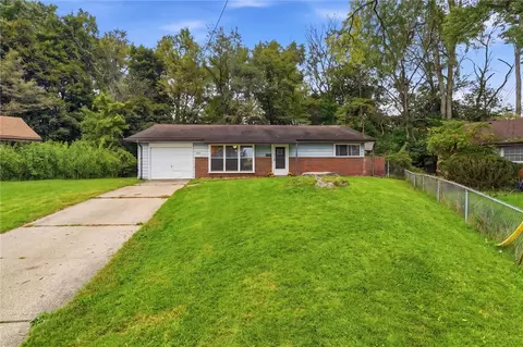 Exterior - 809 Hackberry Dr, Monroeville, PA 15146 photo 2 of 5