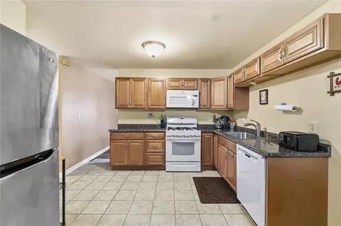 Kitchen - 809 Hackberry Dr, Monroeville, PA 15146 photo 4 of 5