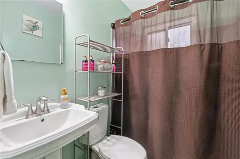 Bath - 809 Hackberry Dr, Monroeville, PA 15146 photo 2 of 2