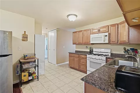 Kitchen - 809 Hackberry Dr, Monroeville, PA 15146 photo 5 of 5