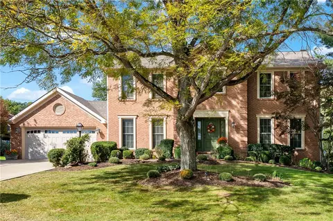 1061 Lakemont Dr, Bridgeville, PA 15017