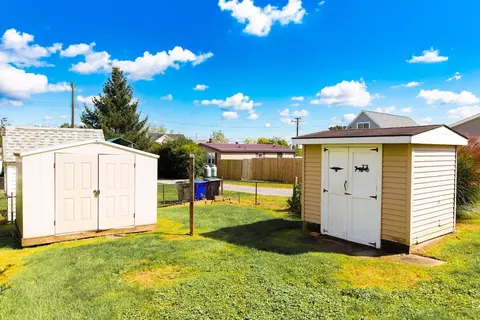Exterior - 855 Jackson, Monaca, PA 15061 photo 5 of 9