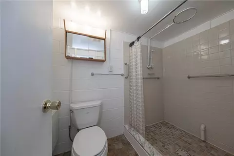 Bath - 174 Mowry Rd, Monaca, PA 15061 photo 2 of 2