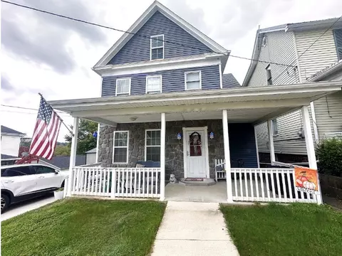209 Wayne St, Claysville, PA 15323