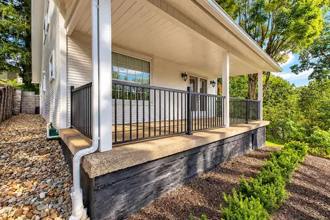 301 Silvis St, Jeannette, PA 15644