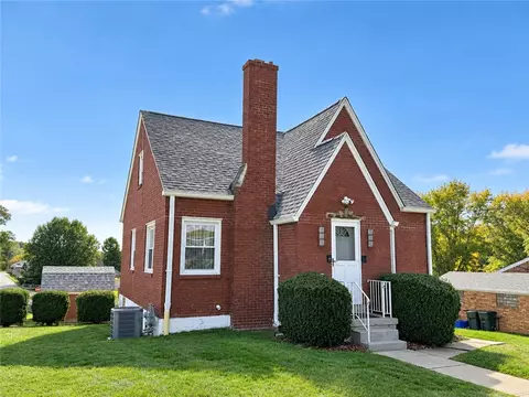 318 Oak, West Mifflin, PA 15122