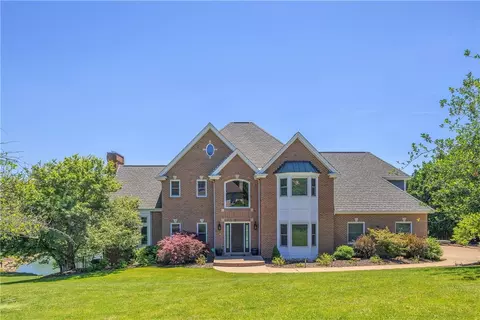 7 Hawthorne Ln, Irwin, PA 15642