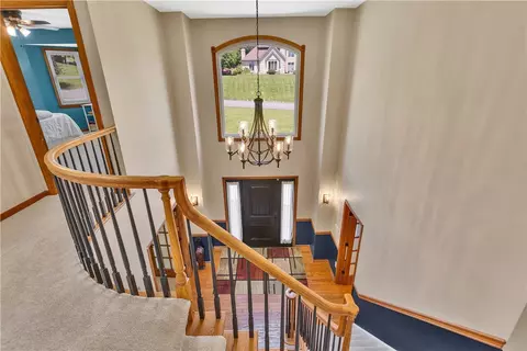 Entry Way - 7 Hawthorne Ln, Irwin, PA 15642 photo 2 of 5