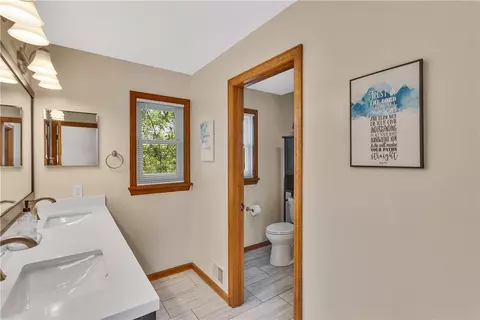 Bath - 7 Hawthorne Ln, Irwin, PA 15642 photo 4 of 5