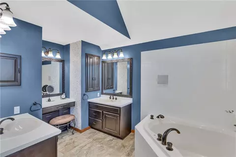 Bath - 7 Hawthorne Ln, Irwin, PA 15642 photo 3 of 5