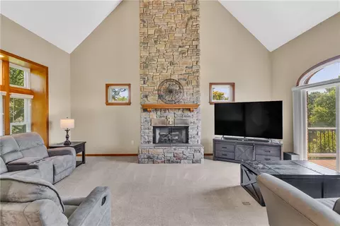 Living - 7 Hawthorne Ln, Irwin, PA 15642 photo 2 of 3