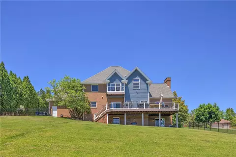 Exterior - 7 Hawthorne Ln, Irwin, PA 15642 photo 8 of 9