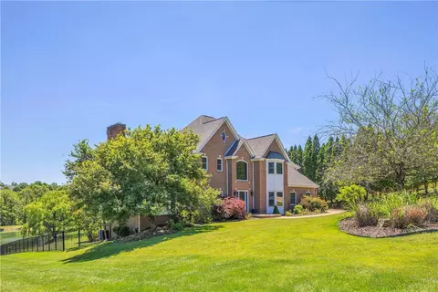 Exterior - 7 Hawthorne Ln, Irwin, PA 15642 photo 2 of 9