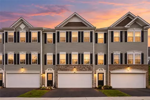 193 Lockheed Dr, Coraopolis, PA 15108