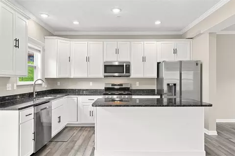 Kitchen - 193 Lockheed Dr, Coraopolis, PA 15108 photo 2 of 3
