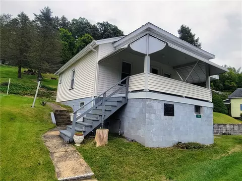 183 Dorothy Ave, Leechburg, PA 15656