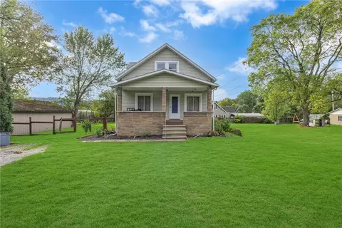 808 Harmony Fisher Ave, Ellwood City, PA 16117