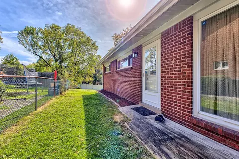 505 Garden City Dr, Monroeville, PA 15146