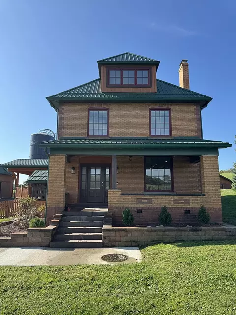 580 Achortown Rd, Beaver Falls, PA 15010