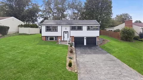 145 Rivercrest, Coraopolis, PA 15108