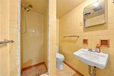 Bath - 343 Walker Rd, Apollo, PA 15613 photo 2 of 2