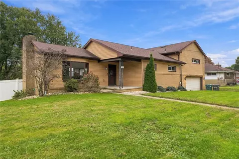 1122 Circle Dr, Latrobe, PA 15650