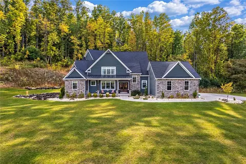 1211 Windemere Dr, Latrobe, PA 15650