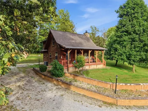 369 Hoover Works Rd, Mcclellandtown, PA 15458