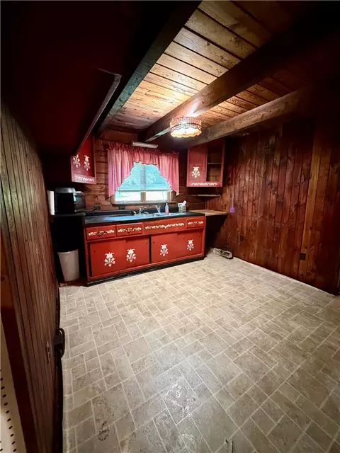 Kitchen - 265 Jack Rd, Vandergrift, PA 15690 photo 1 of 5