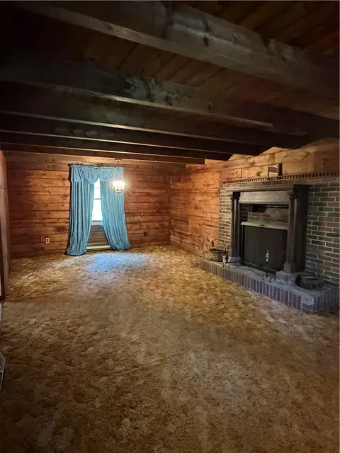 Living - 265 Jack Rd, Vandergrift, PA 15690 photo 2 of 4