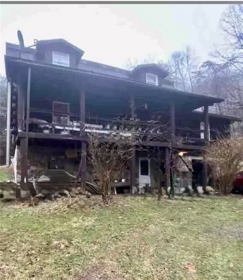Exterior - 265 Jack Rd, Vandergrift, PA 15690 photo 1 of 8