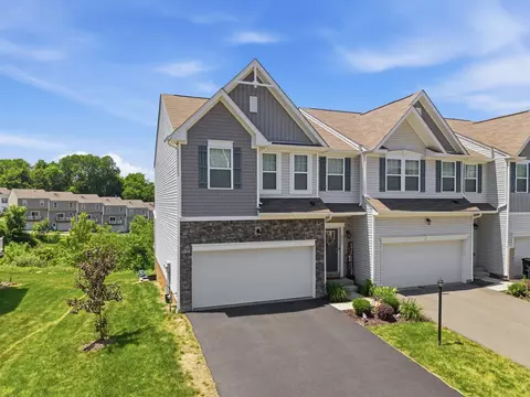 2301 Canterbury Dr, Imperial, PA 15126