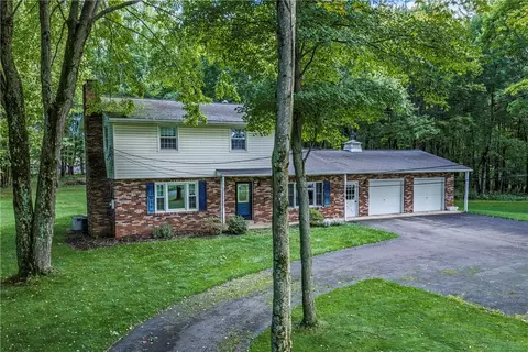 411 Kerry Dr, Butler, PA 16001