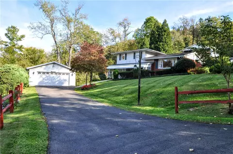 8 Homewood Dr, Charleroi, PA 15022