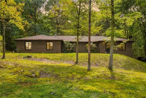 322 Fassinger Rd, Evans City, PA 16033