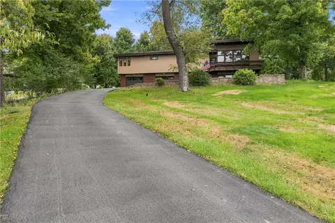 4020 Dickey Rd, Gibsonia, PA 15044