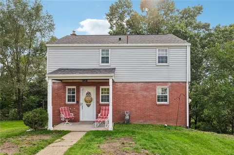 6 Solar Dr, Ambridge, PA 15003