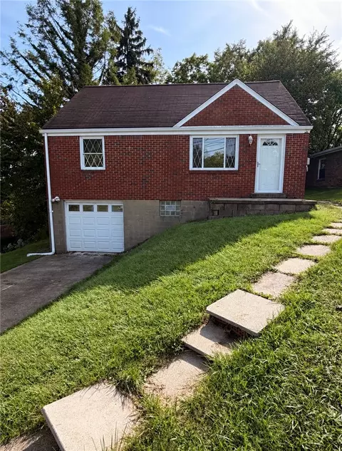 2542 Mohawk St, White Oak, PA 15131