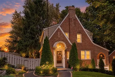 3 Catalpa Pl, Pittsburgh, PA 15228