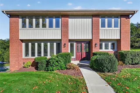 21 Scenic Dr, Coraopolis, PA 15108