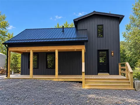 209 Upper Godfrey Dr, Leechburg, PA 15656