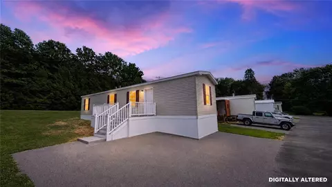 207 Cedar Ln, Valencia, PA 16059