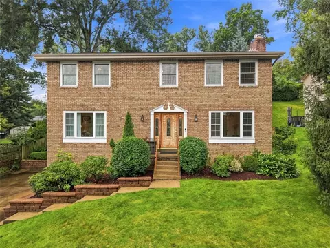 1123 Rial Dr, Bethel Park, PA 15102