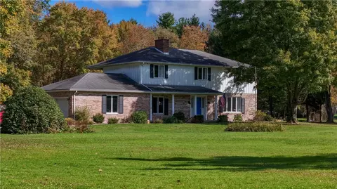 26 Country Club Rd, Grove City, PA 16127